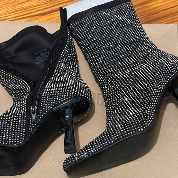 Silver studded Steve Madden zip up ankle boots - Picture 4 of 8